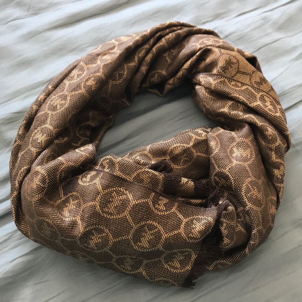Michael Kors spring/fall scarf